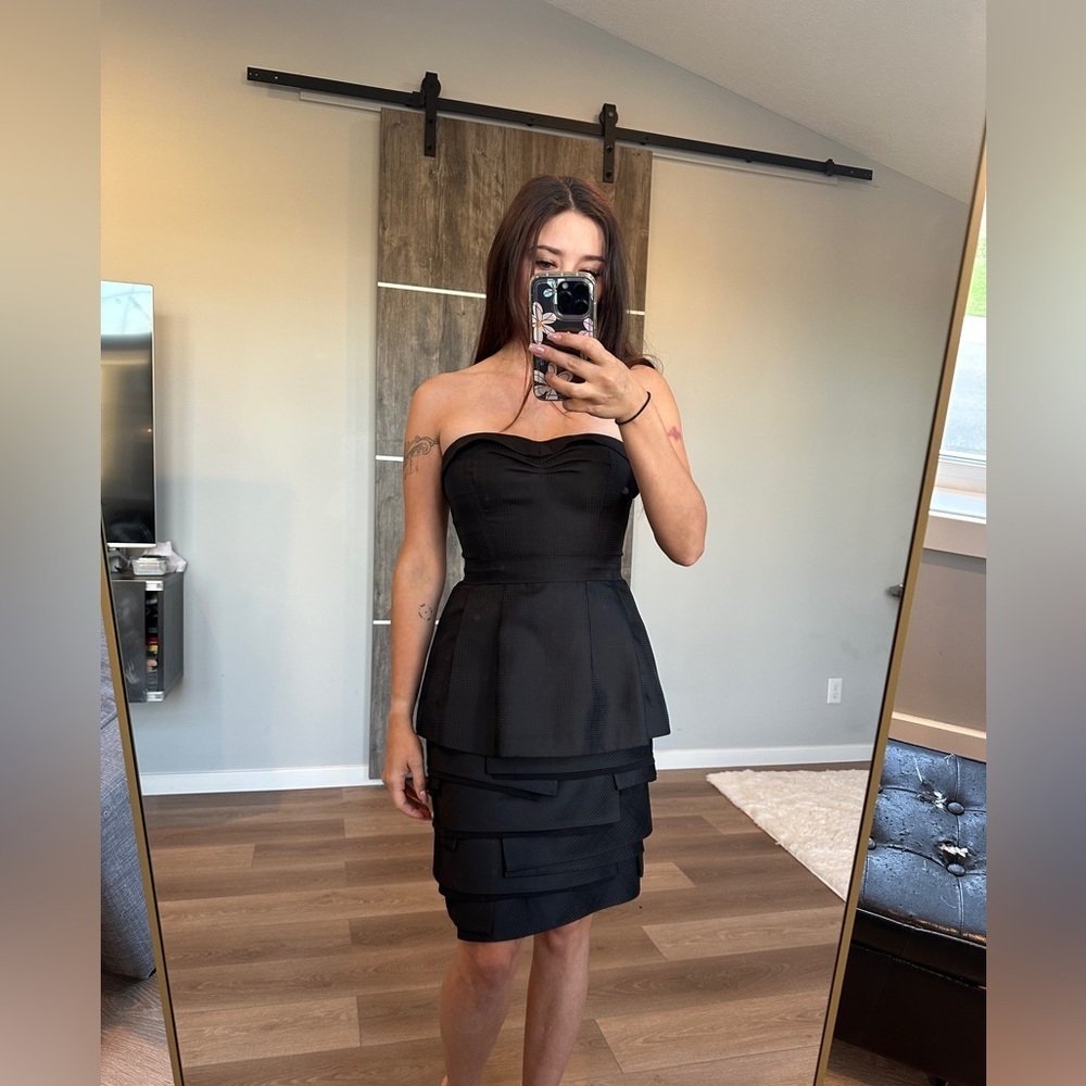 BCBG MAXAZRIA AURELIA RUFFLE TIERED STRAPLESS DRESS SIZE 04